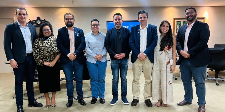 Reitor e vice se reúnem com governador e secretários para discutir importantes projetos para a Uneal