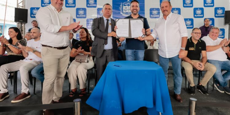 Governador anuncia investimentos em infraestrutura e saneamento em Jacuípe