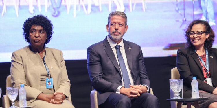 Lira defende políticas públicas que garantam mais direitos para as mulheres  Fonte: Agência Câmara de Notícias