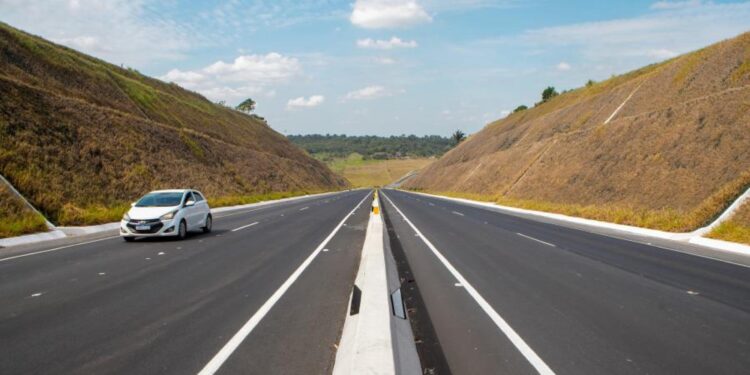 Governo entrega pavimentação do Núcleo Industrial Bernardo Oiticica