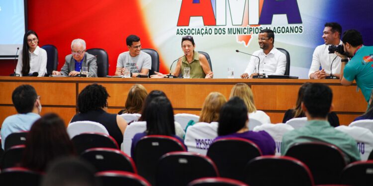 Gestores estaduais e municipais se reúnem para debater políticas públicas para o SUS
