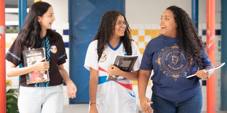 Mais de 175 mil estudantes da Rede Estadual voltam às aulas nesta terça-feira (2)