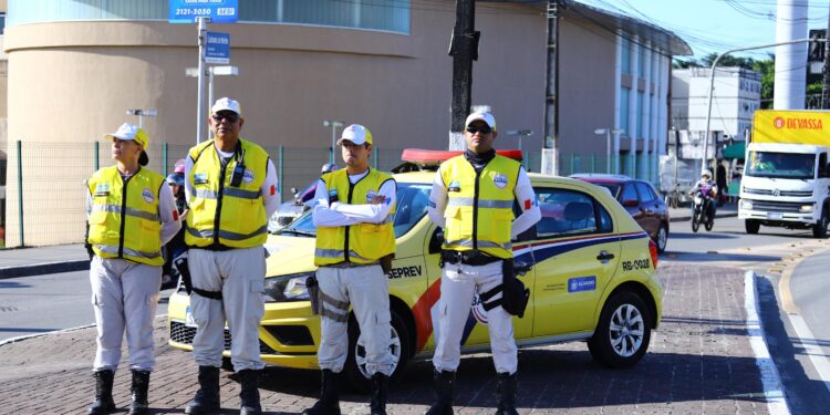 Ronda no Bairro reforça policiamento de proximidade no Benedito Bentes com guarnição extra e turno estendido