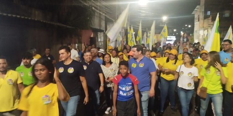 Multidão acompanha Rui Palmeira em caminhada no Parque das Américas