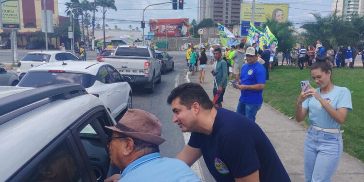 Caminhadas, visitas e panfletagem: candidatura de Rui a vereador conquista apoio por onde passa