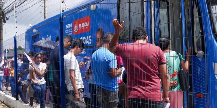 Alagoas cresce 24% na geração de empregos com carteira assinada, aponta ministério