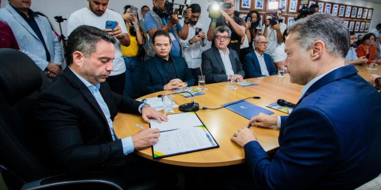 Desfile estudantil celebra os 207 anos de Emancipação Política de Alagoas