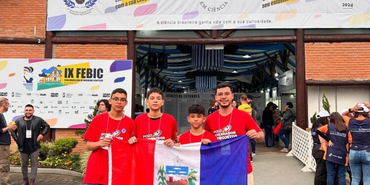 Alunos do Sesi conquistam 1º lugar na Febic com projeto para ajudar pessoas com Parkinson a escrever