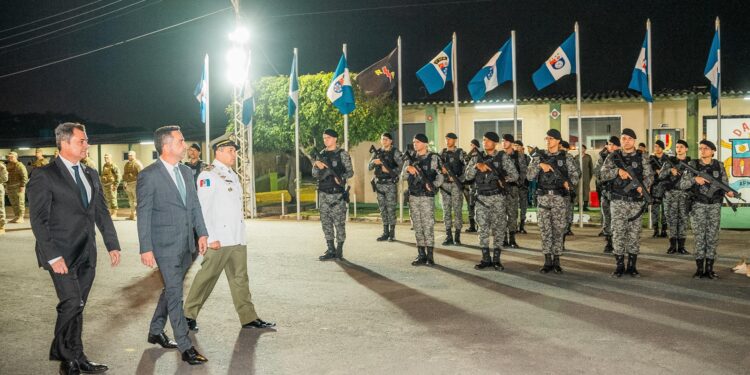Governador prestigia solenidade na Academia de Polícia Militar e promove quase mil militares