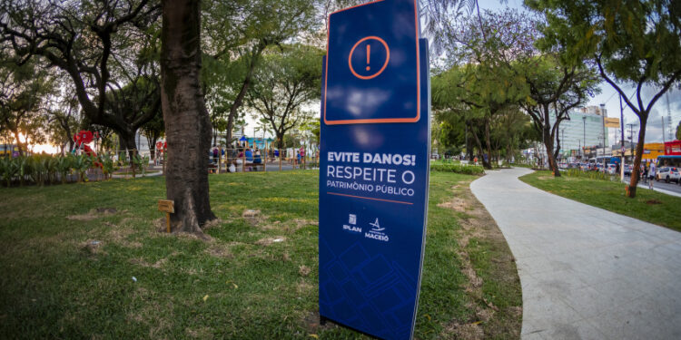 Iplan reforça sinalização nas praças de Maceió para garantir conservação dos espaços públicos