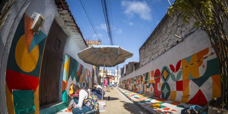 Educação promove palestra e marcação de exames gratuitos para servidores em ação do Outubro Rosa