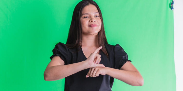 Usuários do SUS contam com intérprete de Libras nos atendimentos de saúde em Maceió