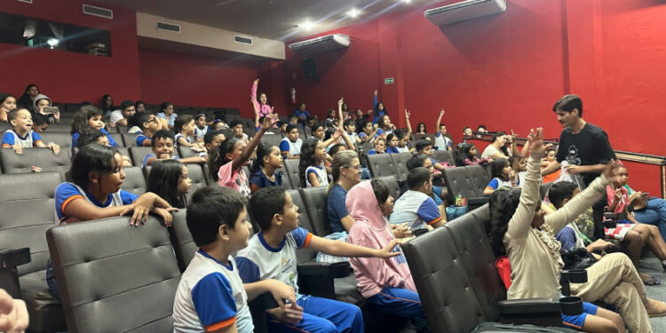 Estudantes de escolas municipais aprendem sobre a Caatinga no cinema