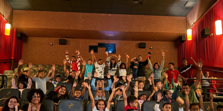 Mês das Crianças é celebrado com a ida da garotada para o cinema e o circo