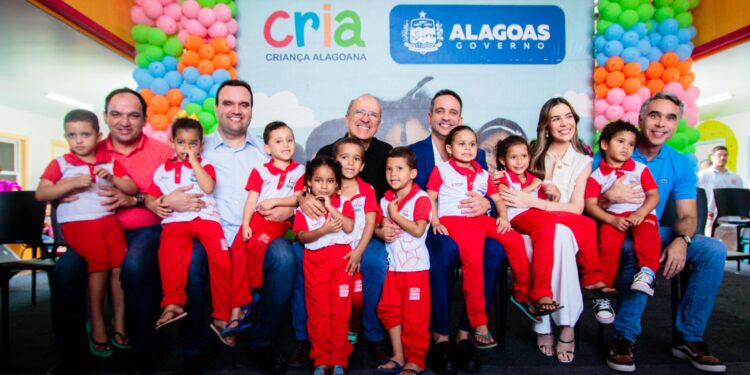 Governador inaugura mais uma creche Cria e expande atendimento à primeira infância de Penedo