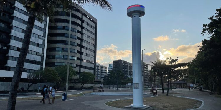 Justiça determina que Prefeitura de Maceió responda sobre retirada de totens de segurança