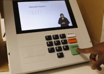 Brasileiros priorizam líderes a categorias políticas durante eleições