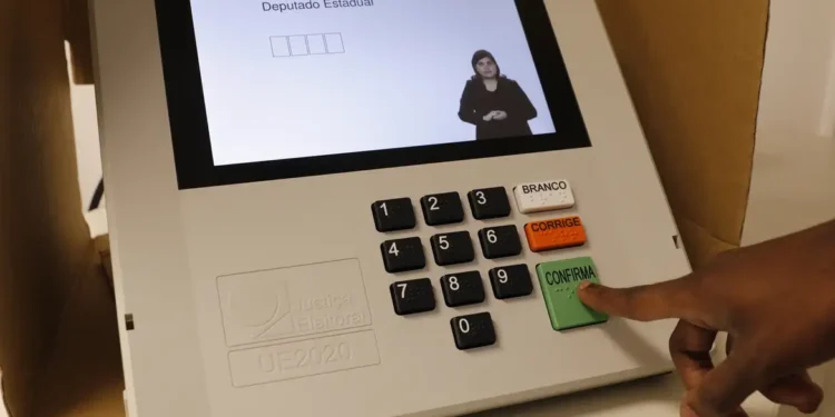 Brasileiros priorizam líderes a categorias políticas durante eleições