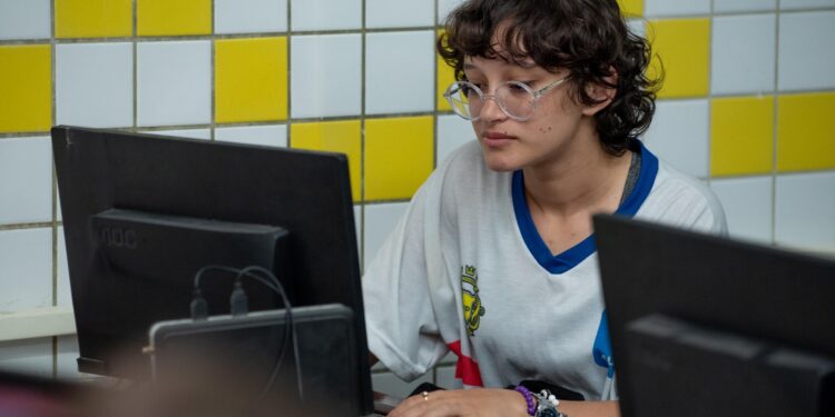 Seduc Alagoas oferece 400 vagas para curso de Inglês Online, em parceria com a Liberty Education