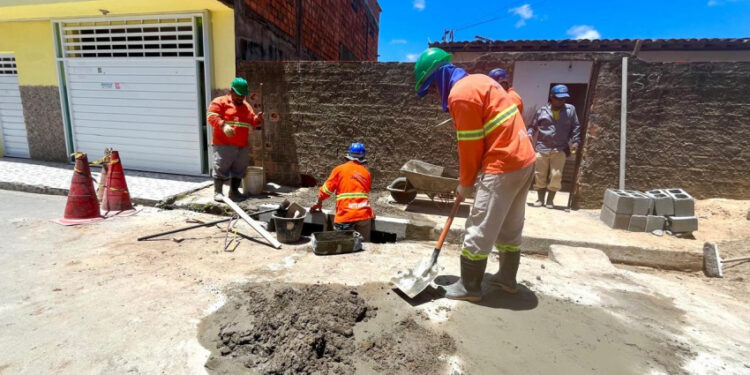 Novembro Azul: Prefeitura realiza ações de saúde com garis de Maceió