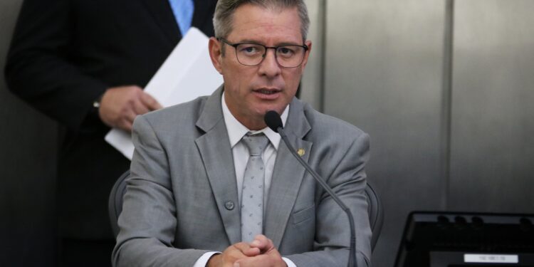 Ronaldo Medeiros denuncia que planos de saúde estão rescindindo contratos com usuários