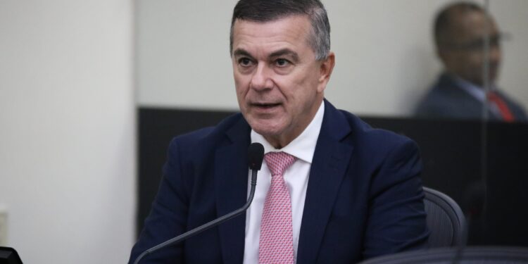 Ronaldo Medeiros denuncia que planos de saúde estão rescindindo contratos com usuários