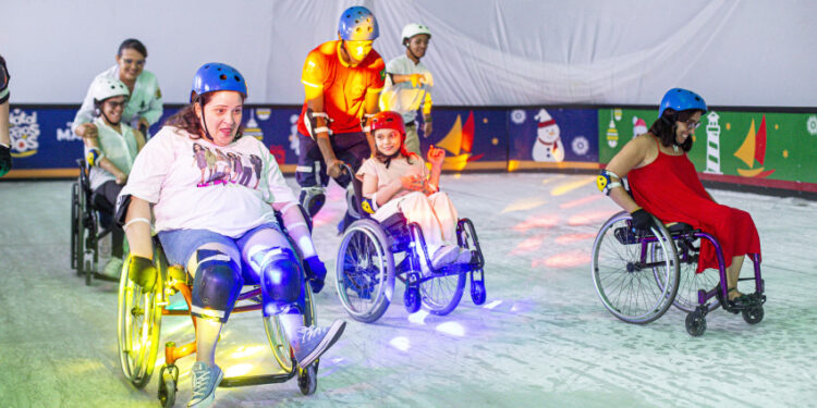 Público PCD aproveita pista de patinação no Parque do Centenário