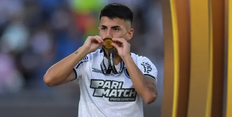 Campeão da Libertadores pelo Botafogo, Almada faz feito de Pelé e entra para seleta lista