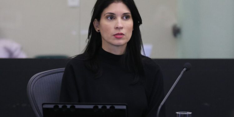 Projeto de lei cria preferência de assentos para mulheres que viajam desacompanhadas