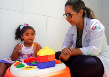 Pediatra do Hospital da Criança de Alagoas dá dicas para as compras de brinquedos infantis no Natal
