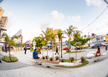 Praça Montepio dos Artistas volta a ser ponto de convivência no Centro de Maceió