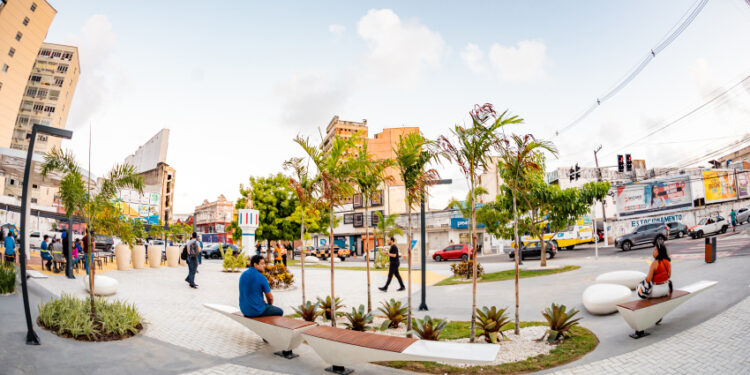 Praça Montepio dos Artistas volta a ser ponto de convivência no Centro de Maceió