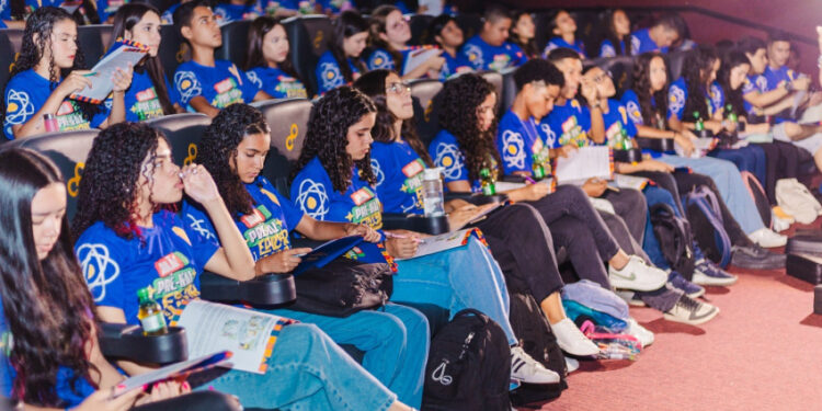 Alunos de escolas municipais celebram aprovação em cursos técnicos