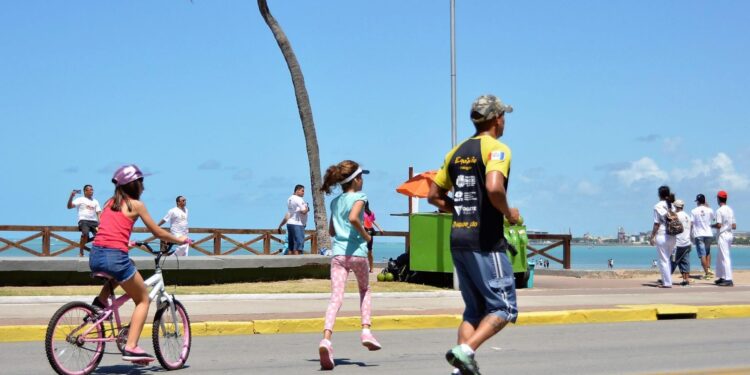 Educador físico da Sesau orienta sobre benefícios da corrida para saúde física e mental da população