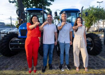 Governo de Alagoas entrega tratores para atender 1,6 mil agricultores familiares em quatro municípios