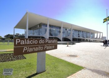 Governo veta projeto do Congresso e decide pagar R$ 60 mil para vítimas da zika  Fonte: Agência Senado