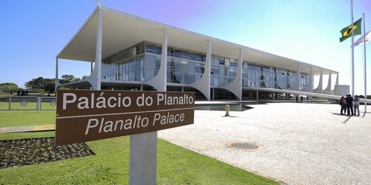 Governo veta projeto do Congresso e decide pagar R$ 60 mil para vítimas da zika  Fonte: Agência Senado