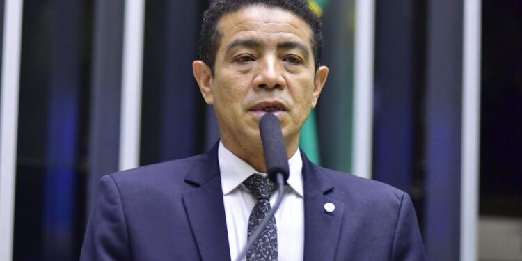 Comissão aprova projeto que proíbe corte de água e luz em casa de acolhimento sem aviso prévio