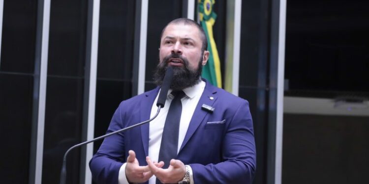 Comissão de Educação aprova projeto que cria programa para combater a pornografia infantil