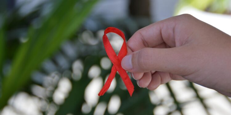 Secretaria de Saúde alerta para prevenção e tratamento para o HIV