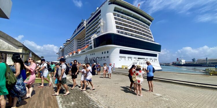 Sesau oferta serviços de saúde a turistas de transatlânticos por meio do Programa Saúde no Porto