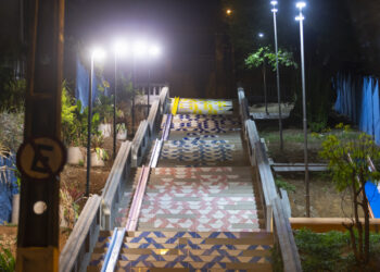 Requalificação luminosa da escadaria da Ladeira Boa Vista, no Centro, está concluída