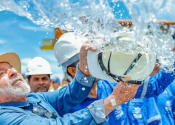 Lula entrega obras de saneamento e abastecimento de água na Bahia