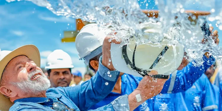 Lula entrega obras de saneamento e abastecimento de água na Bahia