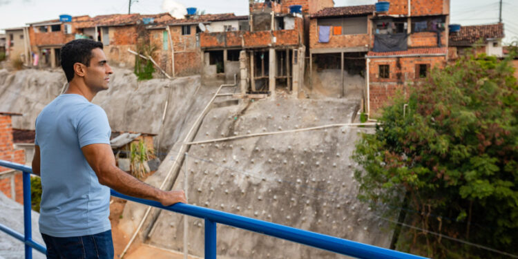 Infraestrutura inicia recuperação do Viaduto da Avenida Leste Oeste