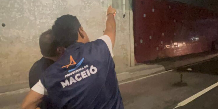 Obras no viaduto da Leste-Oeste prosseguem no período noturno