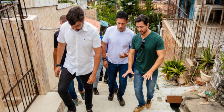 Vice-prefeito e titular da Infraestrutura visita obras do Brota na Grota