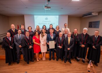 Governador Paulo Dantas é agraciado com a comenda Rodriguêz de Melo, do MPAL