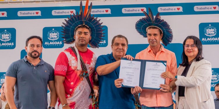 Governo de Alagoas inaugura escola indígena na aldeia Karuazu, em Pariconha