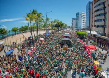 Jaraguá Folia e Banho de Mar à Fantasia agitam o fim de semana de Maceió com o apoio do Governo de Alagoas